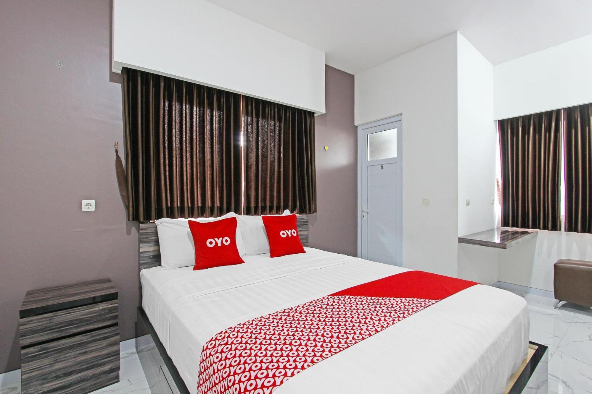 Super Oyo Capital O 91665 D'Prof Exclusive Guesthouse 세마랑 외부 사진