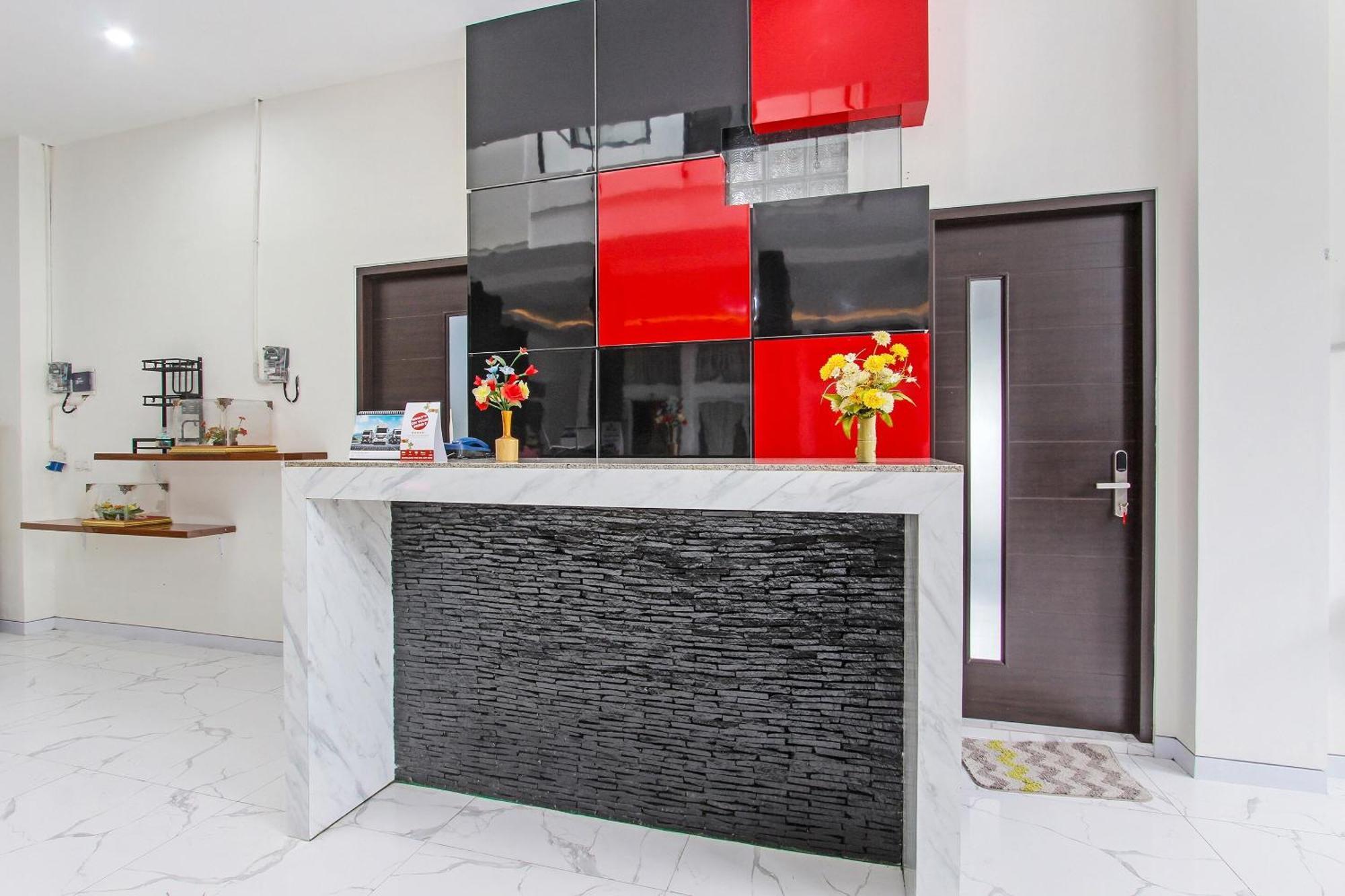 Super Oyo Capital O 91665 D'Prof Exclusive Guesthouse 세마랑 외부 사진